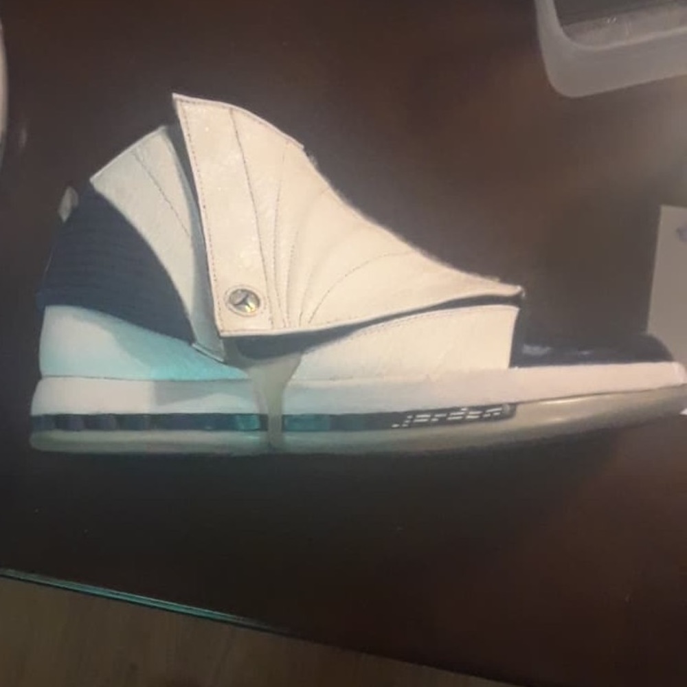 Jordan retro 16’s sz9